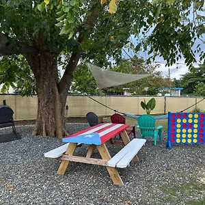 Casa Lula Retreat - Fenced Backyard Holiday home